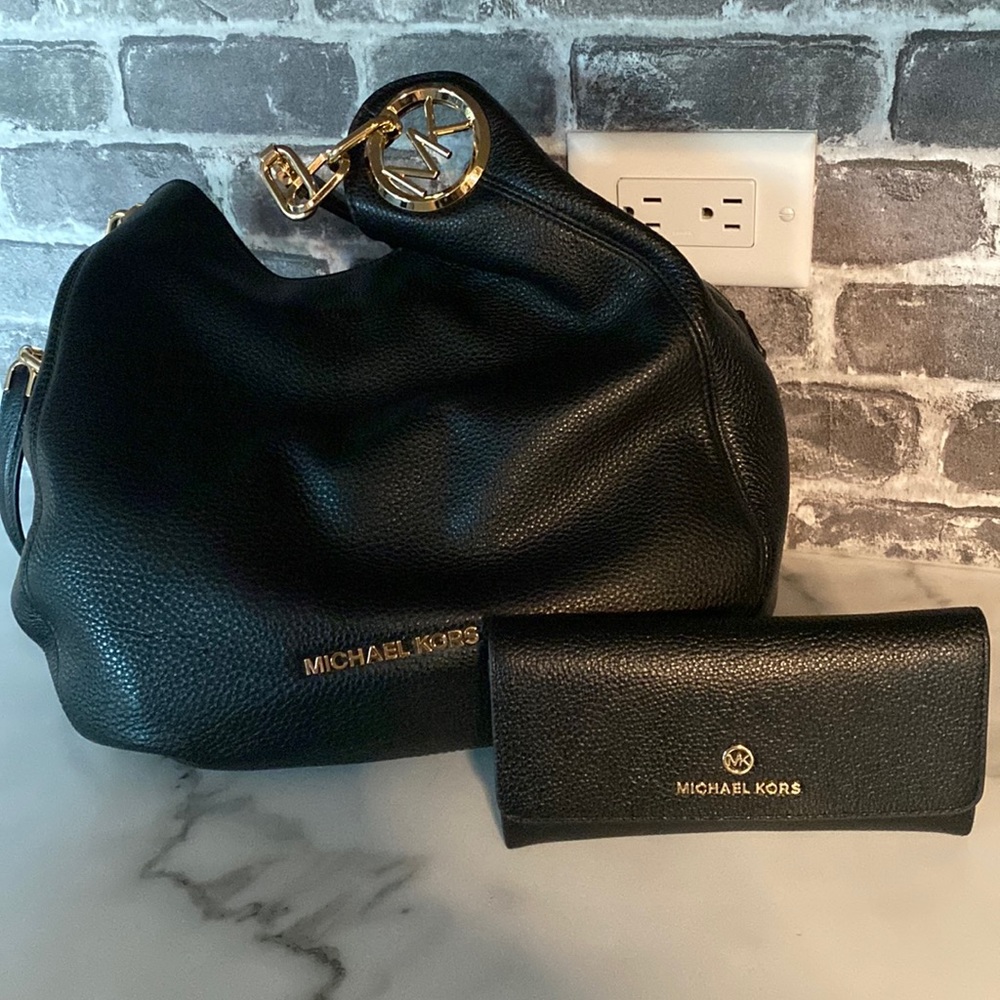Michael Kors Lillie& matching wallet